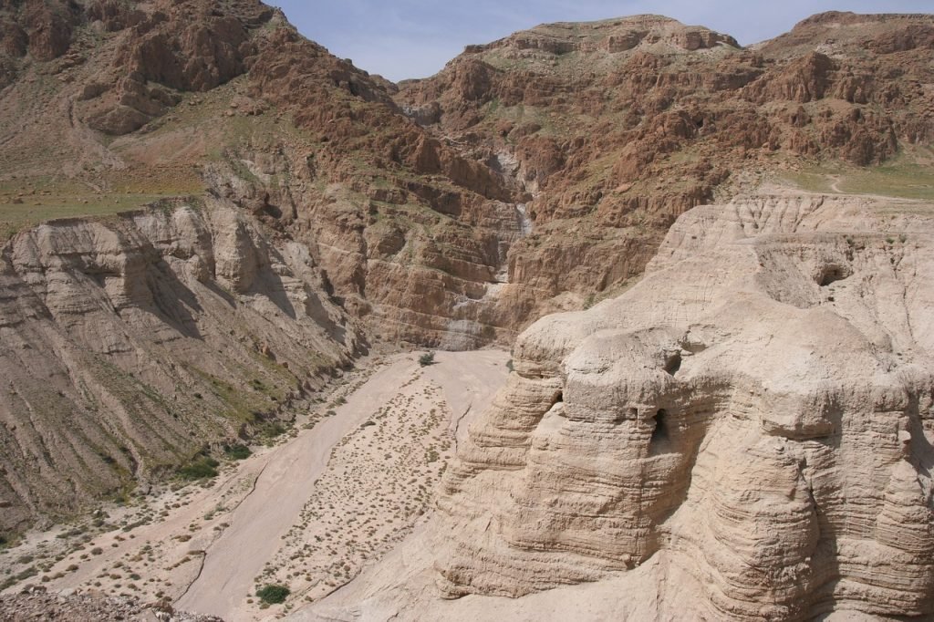 dead sea scroll, bible, qumran-677135.jpg